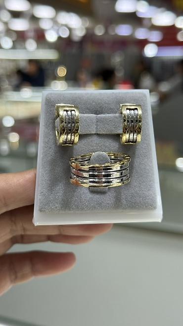 Набор Bvlgari Кольцо Bvlgari из первых коллекций, модель на пружине at lalafo.kg Набор Bvlgari Кольцо Bvlgari из первых коллекций, модель на пружине