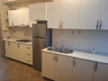 Uzunmüddətli kirayə mənzillər: Xaqlar metrosu Medicalın yanınında mənzil kirayə verilir. Mərtəbə — 3