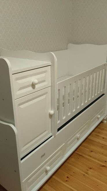 yumru transformer çarpayı: Oğlan və qız üçün, İşlənmiş, Dördbucaq, Beşik, Dəst ilə, Matras ilə, Yellənmə mexanizm ilə