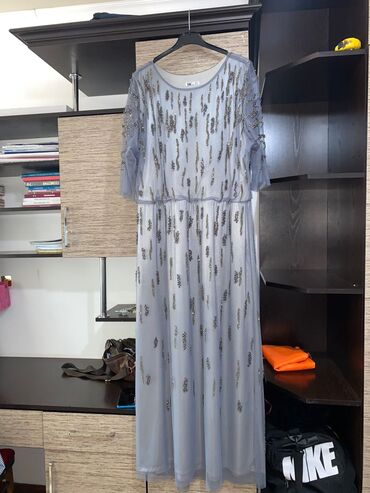 платье на прокат: Вечернее платье, Длинная модель, С рукавами, Камни, 4XL (EU 48)