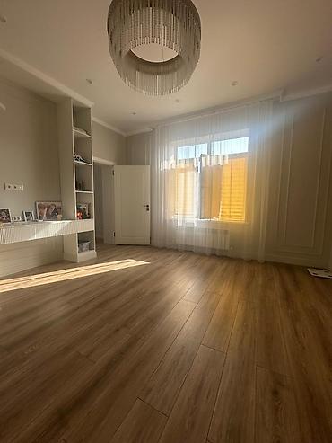 Продажа коттеджей и домов: Продаётся новый кирпичный дом с мебелью 180 м², 5 комнат, год — 9