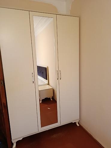 desmal: 3 qapılı paltar şkafı – güzgülü model - Dizayn: Ortada tam boy güzgü — 3