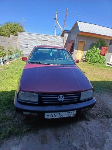 Volkswagen: Volkswagen Vento: 1993 г., 1.8 л, Механика, Бензин, Седан