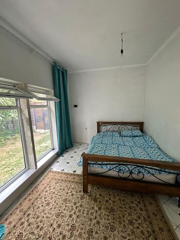 сдаю дом ыссык кол: 1 м², 3 комнаты, Парковка