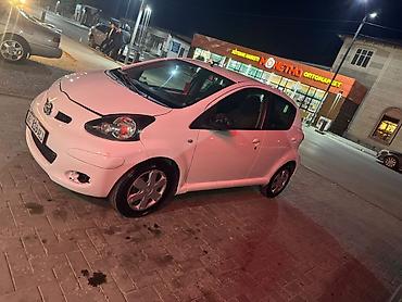 honda civik: Toyota Aygo: 2010 г., 1 л, Механика, Бензин, Хэтчбэк — 2