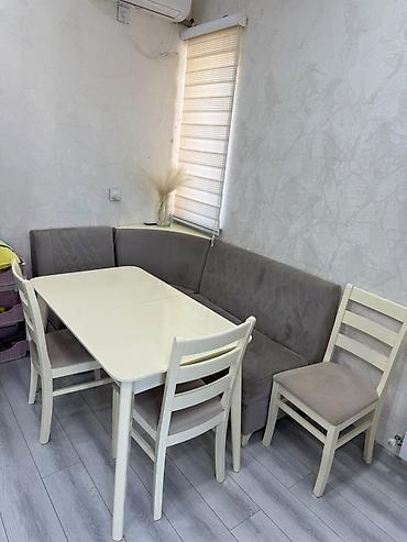 Metbex ücün masa desti. 400azn. Uqlavoy divan. 3 eded stul. Yaxsı