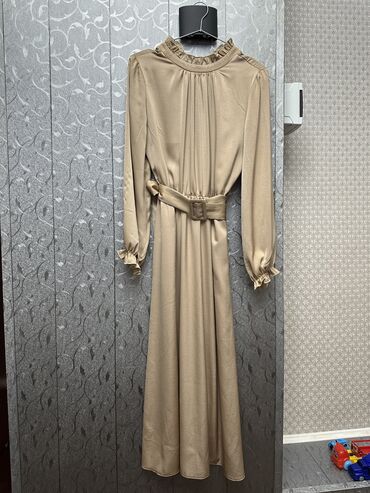 Вечерние платья: Вечернее платье, Классическое, Длинная модель, Атлас, С рукавами, M (EU 38)