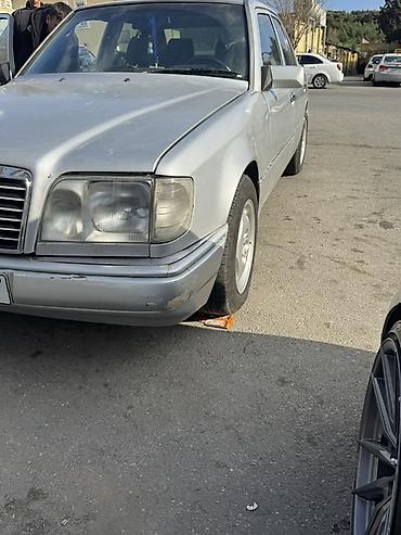 w124 radiator: Mercedes-Benz E-Class W124 sedan - Kuzov: 4 qapılı sedan, gümüşü rəng — 1