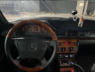 запчасти хайлендер: Mercedes-Benz W124: 1993 г., 2.2 л, Механика, Бензин, Седан