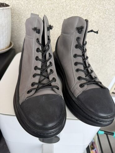 кожанные ботинки: Продаю кожаные ботинки брала в Лионе! Пару выходов! Хорошем состоянии!