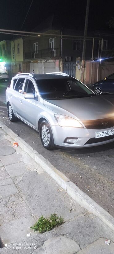 Kia: Kia Cee’d SW (universal) – gümüşü rəng Dövlət nömrə nişanı: 77-SK-794 — 2