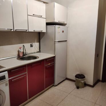 Uzunmüddətli kirayə mənzillər: Bayilda jurnalistərin binasinda 16 mertebeli binanın 9-u mərtəbəsində — 6