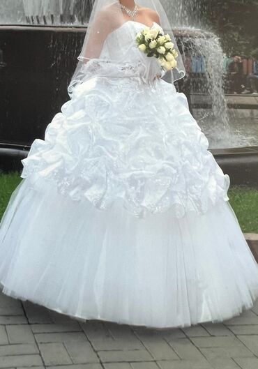 свадебные платья с корсетом: Продаю шикарное Свадебное платье. Размер от 42-48( регулируется) на
