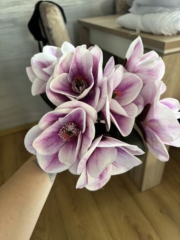 Ruža: Buket svilenih dekorativnih ruža – više varijanti.Ukoliko kupite vise na lalafo.rs — 12 Ruža: Buket svilenih dekorativnih ruža – više varijanti.Ukoliko kupite vise — 12