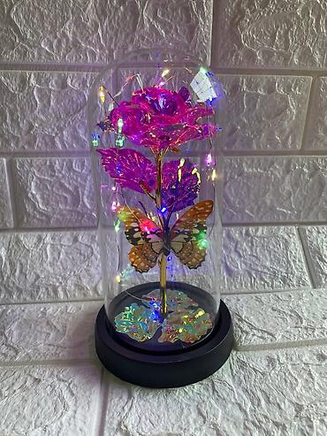 Praznična dekoracija: Večna ruža u staklenom zvonu sa led lampicom 🌹✨ čarobna ruža u — 11