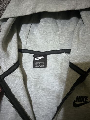 svecani top: Nike teck fleece  Orginal  Malo nosene odlicno stanje  M velicina Uz