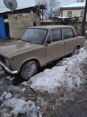 2101: VAZ (LADA) 2101: 1.5 l. | 1975 il | 15 km. Sedan