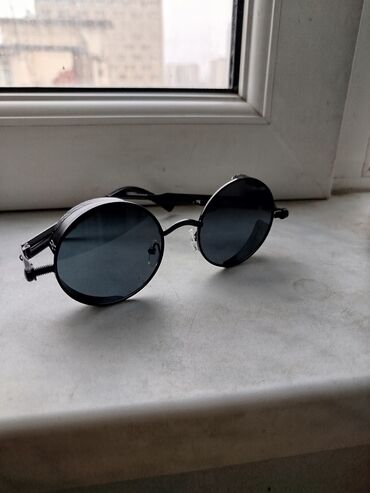 Eynəklər: Xaricdən gəlib.Komplekt 4 ədəd,dənə satılmır,təp təzədir.Sonu 60 azn — 8