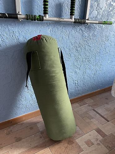 Боксёрская груша для тренировок. - Размеры: 70×25 см (Д×Д) - Вес: ~12