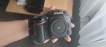 stara elektronika: Nikon D7200 DSLR fotoaparat (telo) sa originalnim Nikon kaišem 72000 — 7