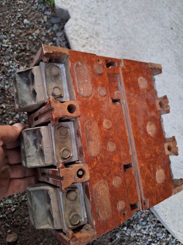 Тиски: . редуктор алюминиевый. автомат рубильник на 630 ампер at lalafo.kg — 9 Тиски: . редуктор алюминиевый. автомат рубильник на 630 ампер — 9