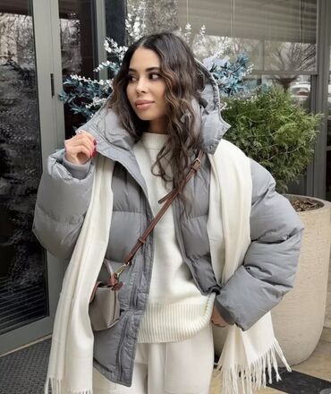 длинное трикотажное платье с капюшоном: Укороченный женский пуховик с капюшоном - Цвет: серый - Крой at lalafo.kg длинное трикотажное платье с капюшоном: Укороченный женский пуховик с капюшоном - Цвет: серый - Крой