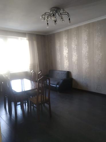 studio menziller: Stalinka layihəli 3 otaqlı 80.0m² boş mənzil kirayə verilir. Metroya — 3