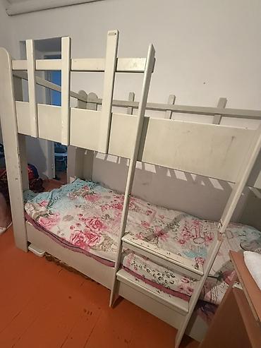 подъемные кровати: Двухъярусная кровать из массива (дерево), светло‑бежевого цвета — 3