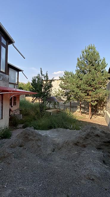 Продажа коттеджей и домов: 🏡 Үй сатылат! 📍 Дарек: Ош Обл Фуркат кичи району. ул Амана Акматова — 3