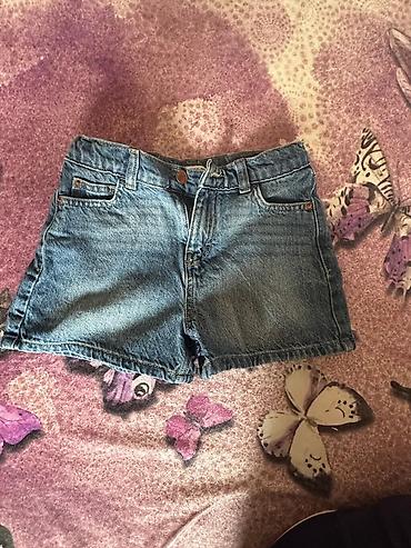 Şortlar: Məhsul: Uşaq denim şortu Brend: DeFacto Ölçü: 10 (etiketdə: Size — 2