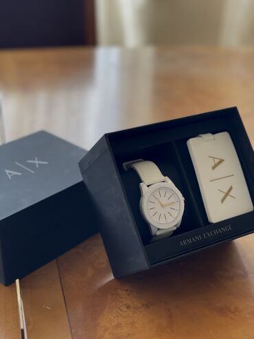 зарядка apple watch: Новый, Наручные часы, Emporio Armani, цвет - Белый