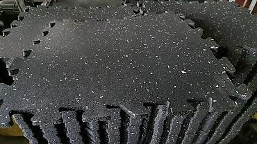 Модульные покрытия, пазлы: Плитка-коврик из резиновой крошки с замком «пазл» для спортивных и — 3