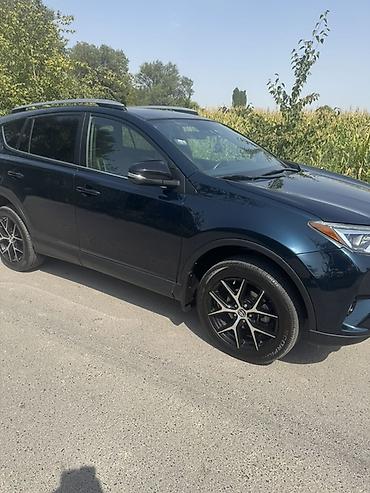 автомабил пикап: Toyota RAV4: 2017 г., 2.5 л, Бензин, Кроссовер — 2