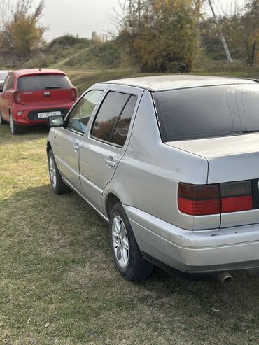 Volkswagen: Volkswagen Vento: 1996 г., 1.8 л, Механика, Бензин, Седан — 7