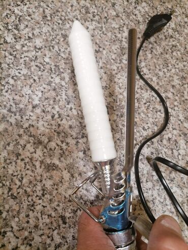 Figaro za kosu: Figaro - grejni deo je keramika. Ima oslonac, sa štipaljkom. Pogodna na lalafo.rs — 9 Figaro za kosu: Figaro - grejni deo je keramika. Ima oslonac, sa štipaljkom. Pogodna — 9