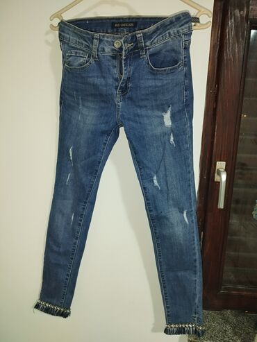 dkny jeans crne broj elastin: Farmerice u odličnom stanju.
Veličina 26