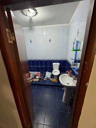 мыкан дом: 6 комнат и более, 300 м², 4 соток, Бишкек, Кок-Жар ж/м — 9