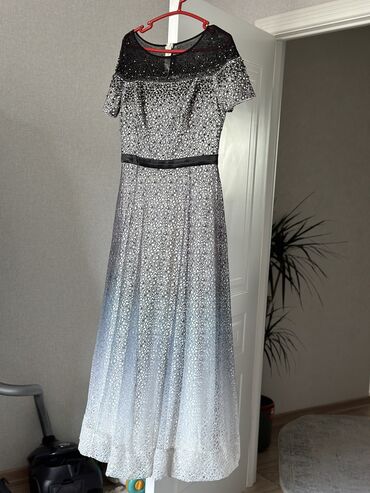 прокат шикарного вечернего платья: Вечернее платье, Длинная модель, Без рукавов, L (EU 40)