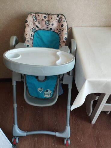 пластиковый детский столик и стульчик: Стульчик для кормления Б/у