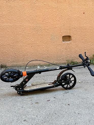 Samokatlar: Şəhər skateri – mexaniki (elektriksiz) kick skuter Xüsusiyyətlər: - — 8