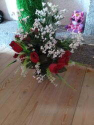 Süni güllər: Bu gülər satlır qiymətləri 1.2 manat yekə gülər 5 manat biri qalanı — 11