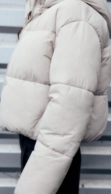 Kurtkalar: ZARA kurtka. Ekru reng s razmer (m razmere de olur) Su ve külek — 30