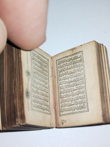 Велоаксессуары: Minyatür Quran kitabı və metal qutu - Ölçü: təxminən kibrit qutusu