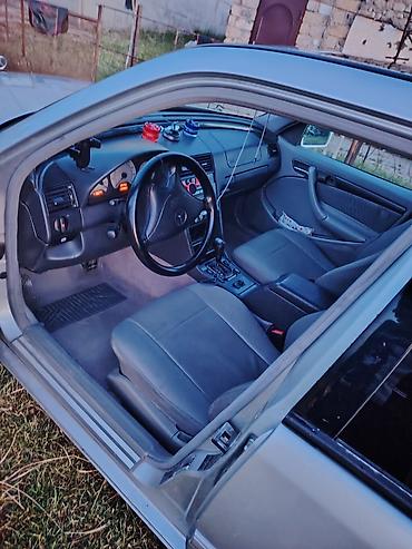 mercedes benz 208 d: Mercedes-Benz C-Class: 2.8 l | 1999 il Sedan — 5