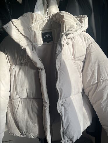 Kurtkalar: ZARA kurtka. Ekru reng s razmer (m razmere de olur) Su ve külek — 12