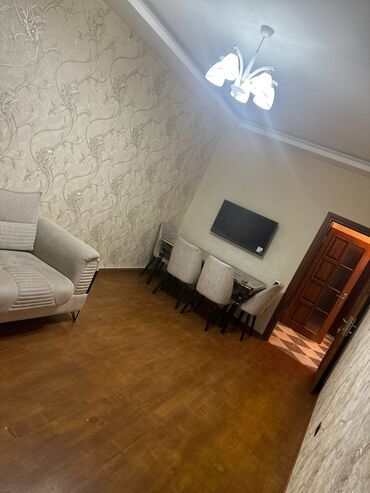 Uzunmüddətli kirayə mənzillər: 4mərtəbəli binanın 4cü mərtəbəsində 2 otaqlı, əşyalı,hər bir şəraiti — 8