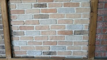Divar kağızları: Dekorativ kərpic panel – vintage/loft üslubunda divar örtüyü. -