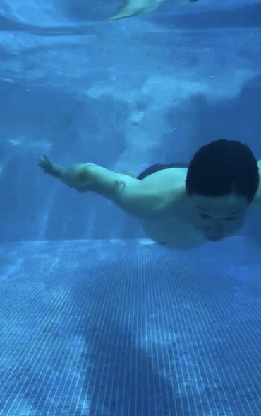 тёплый бассейн: Большой тёплый бассейн — это отличный способ отдохнуть всей семьёй