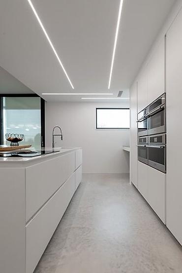 Потолочные работы: Монтаж потолков, Монтаж потолочных плинтусов | Багет, Бордюр, Галтель Больше 6 лет опыта — 4