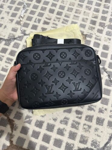 отдам даром сумки: -💼 Барсетка Louis Vuitton -Lux качество❤️‍🔥 -💵 3000с -Доставка по